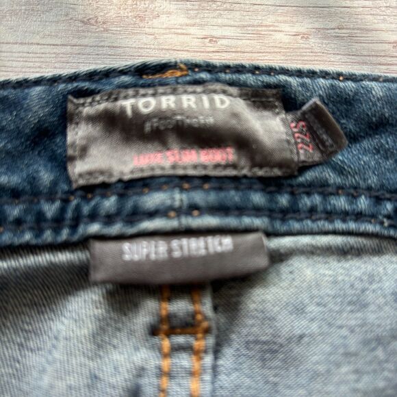 Torrid Luxe Slim Boot Super Stretch Mid-Rise Jean Size 22S - Picture 7 of 8